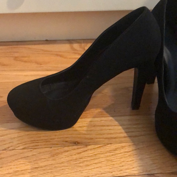 Heels - Picture 3 of 3